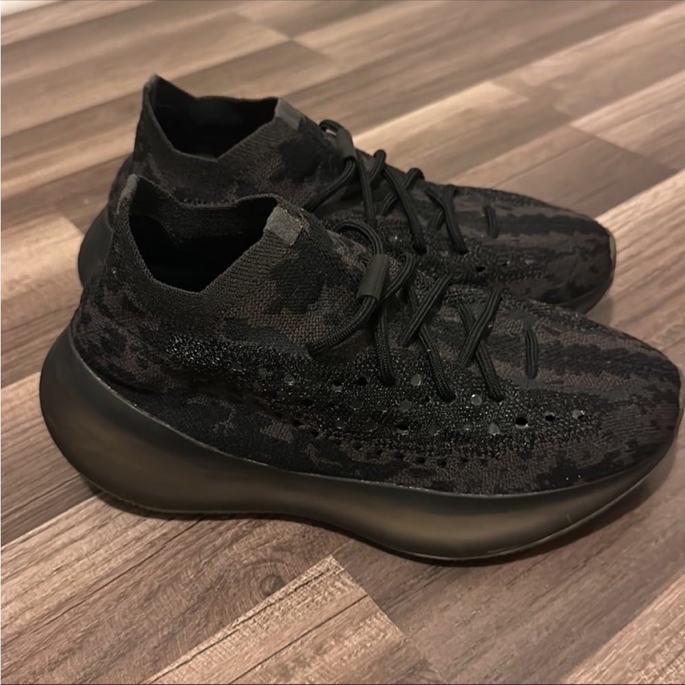 Yeezy Boost 380 ONYX - Picture 3 of 3
